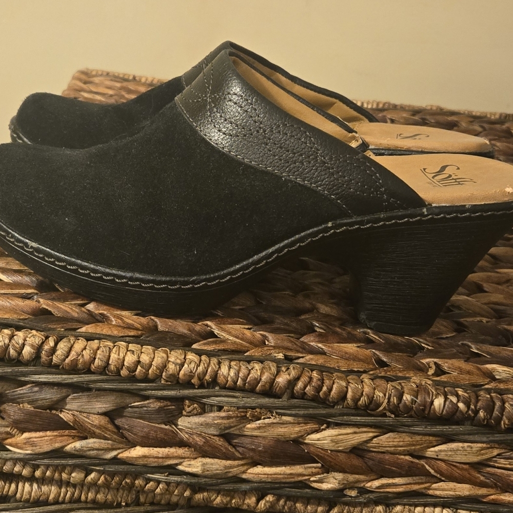 Sofft Women's Black Mule Heels.